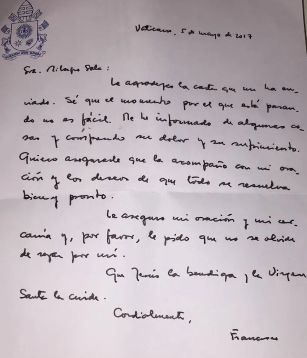 peponila's tweet photo. Estimado @Pontifex_es Usted escribió ésta carta a Milagro Sala. Hoy la Corte ratificó todo aquello que contamos y sufrimos, mientras Usted y mi Iglesia miró para otro lado. Pida perdón a las víctimas de Sala y al pueblo de Jujuy. Sea un buen cristiano y mejor sacerdote. Amén https://t.co/r47j9AKnPU