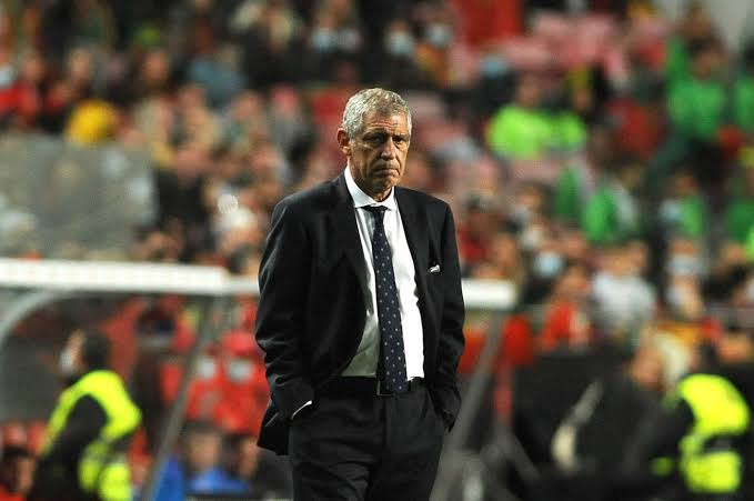 CabineSport's tweet photo. Deixa aqui uma mensagem de despedida a Fernando Santos ✍️ https://t.co/aw9LKSTHwZ