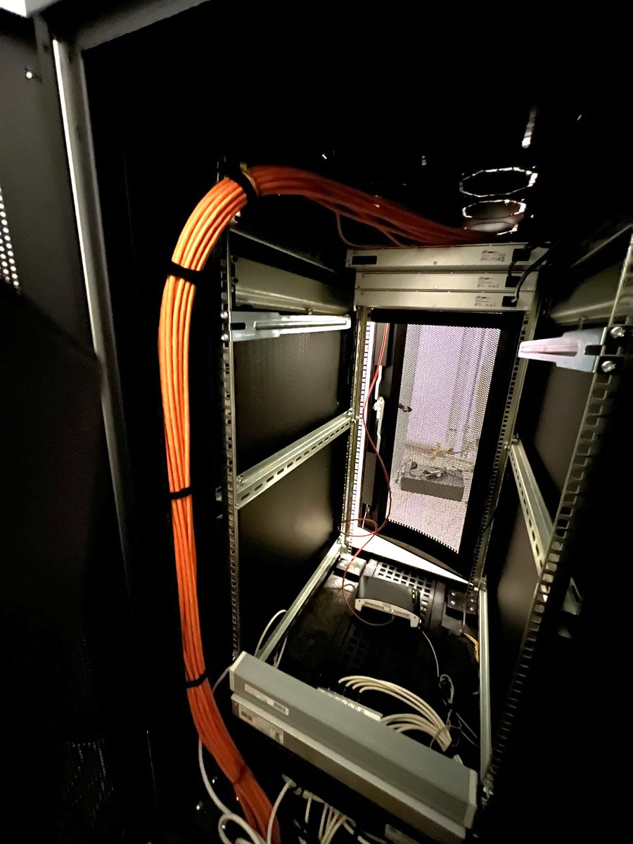 Aschenbrenner's tweet photo. The rework of my #HomeLab has begun. This time I will try to concentrate more on the cable management… #NiceAndClean https://t.co/ggEq1eh5K7