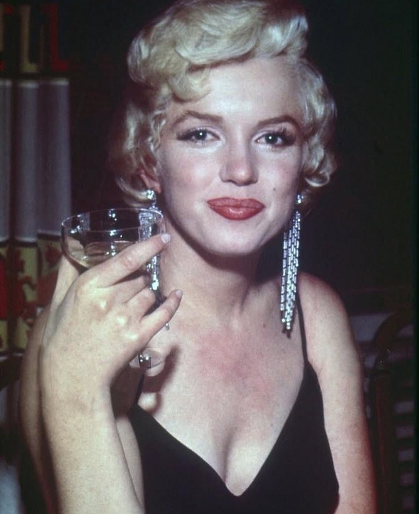 TarihteOan's tweet photo. 1955, Marilyn Monroe. https://t.co/TfYqufQoca