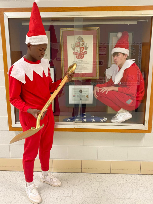 roanoke_schools's tweet photo. 🎄Santa visited Handley High School yesterday but accidently left behind his two elves. They were quite mischievous during their visit! Don't worry though, they made it safely back home to the North Pole.🎄 https://t.co/jzALlp31KW