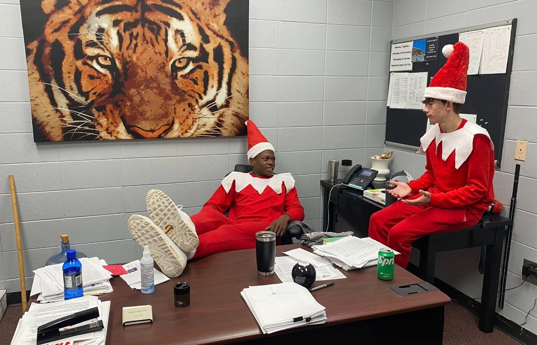 roanoke_schools's tweet photo. 🎄Santa visited Handley High School yesterday but accidently left behind his two elves. They were quite mischievous during their visit! Don't worry though, they made it safely back home to the North Pole.🎄 https://t.co/jzALlp31KW