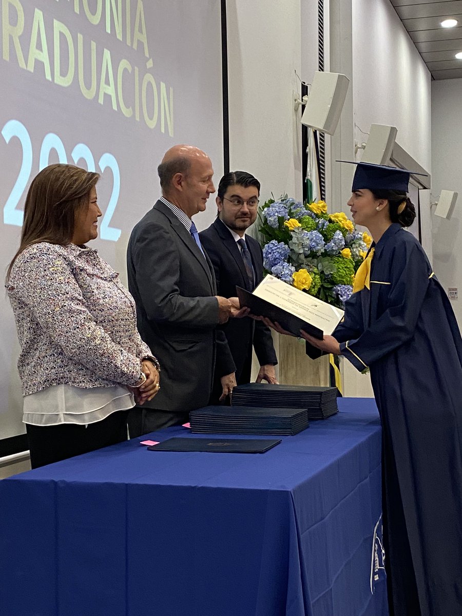 uammanizales's tweet photo. Rashell Oremys Garreta Ruiz, representante al consejo académico y con beca extranjera otorga su título de politóloga con énfasis en Gobierno y Relaciones Internacionales.
#grados2022 #gradosuam2022 #representanteestudiantil #profesionales https://t.co/EDz0FQXWXj