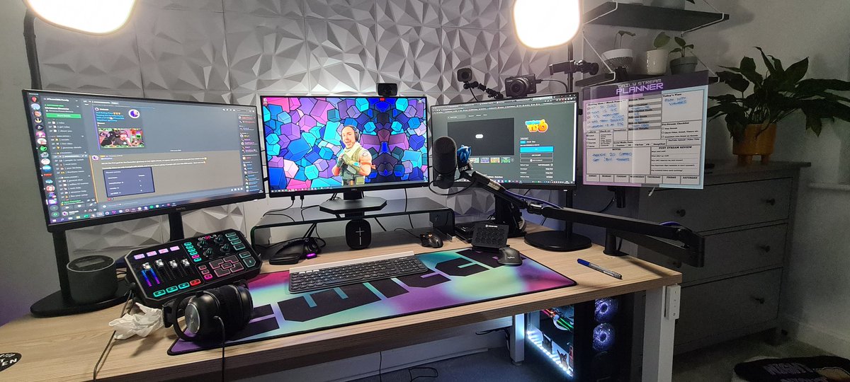 OldBaldG's tweet photo. We managed to get the Stream Planner nice and organised for tonight's stream... thanks to @KalGalTV for making it happen ❤️ https://t.co/kEUseSTyMy