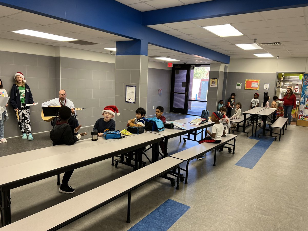 CLP_Elementary's tweet photo. 6th Grade Choir Singing to Kindergarten Lunch! 🎼 #loveclp ❤️💚🎄❤️💚 Thank you @mcclendon_p https://t.co/SjKjWoe24I