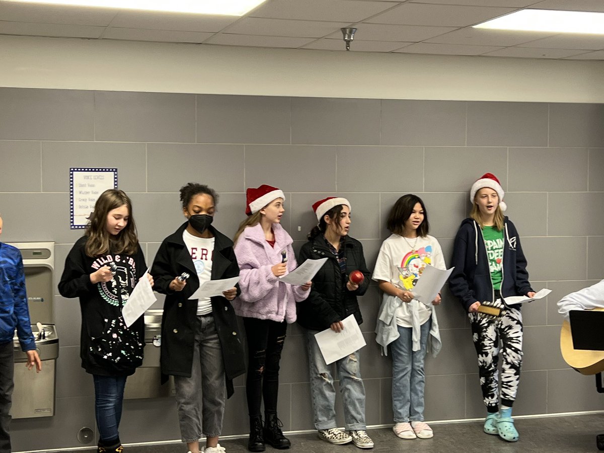 CLP_Elementary's tweet photo. 6th Grade Choir Singing to Kindergarten Lunch! 🎼 #loveclp ❤️💚🎄❤️💚 Thank you @mcclendon_p https://t.co/SjKjWoe24I