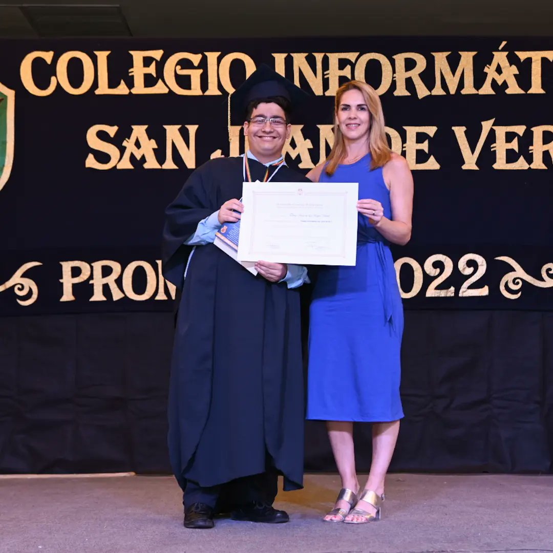 Melimecca's tweet photo. Muy gratamente participé del acto de colación del Colegio Informático el cual asistí en representación del @concejocorrientes a hacer entrega de los certificados de "mejor compañero y mejor promedio", ademas reconocieron a cada estudiante por sus logros y trayectoria.👨‍🎓👩‍🎓 https://t.co/1IRG2VctLp