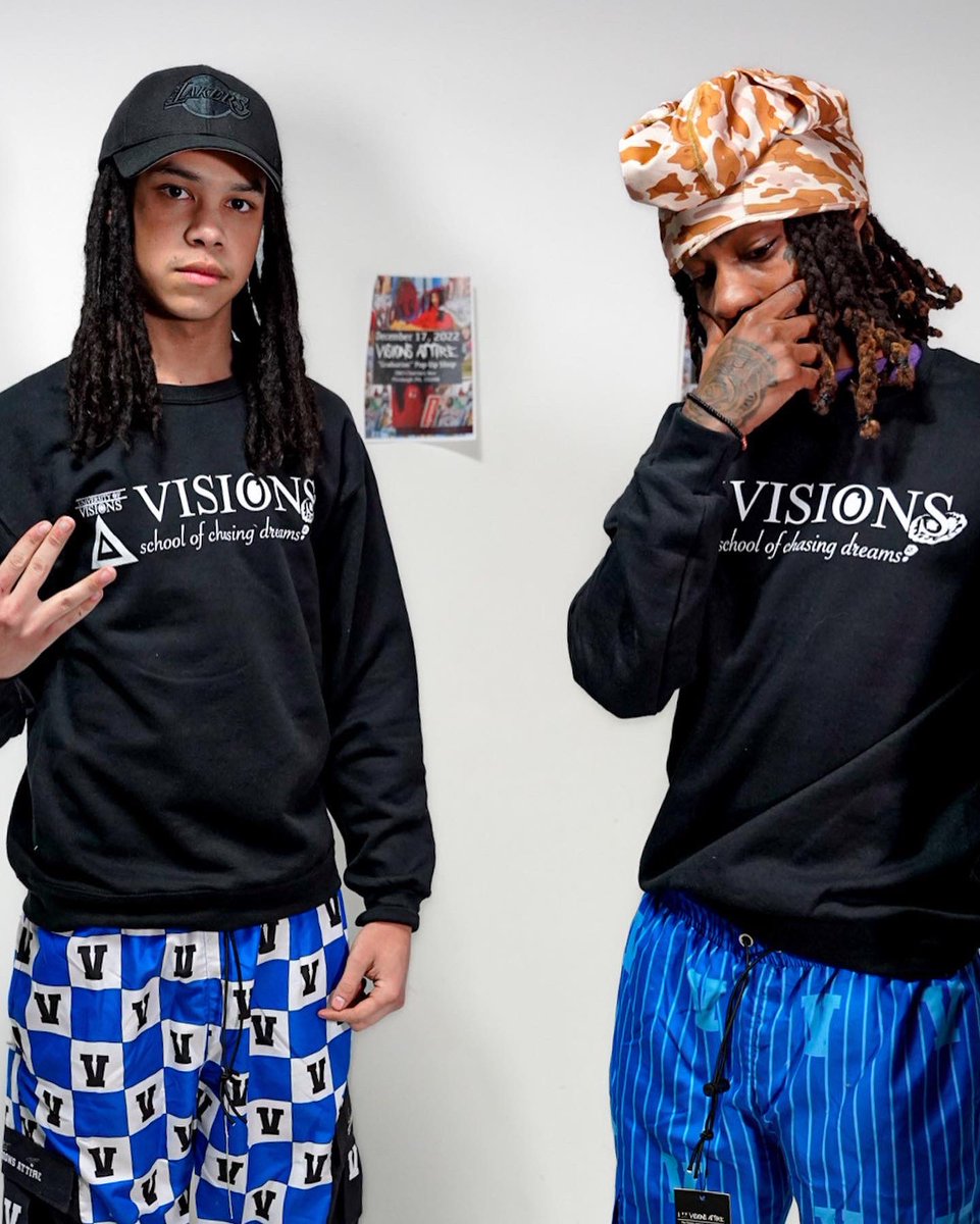 VisionsAttire's tweet photo. There’s a difference between being in the league and playing streetball … but most of y’all just look at it like it’s all b-ball 🏀🌳👁 https://t.co/gEiRYU66YG