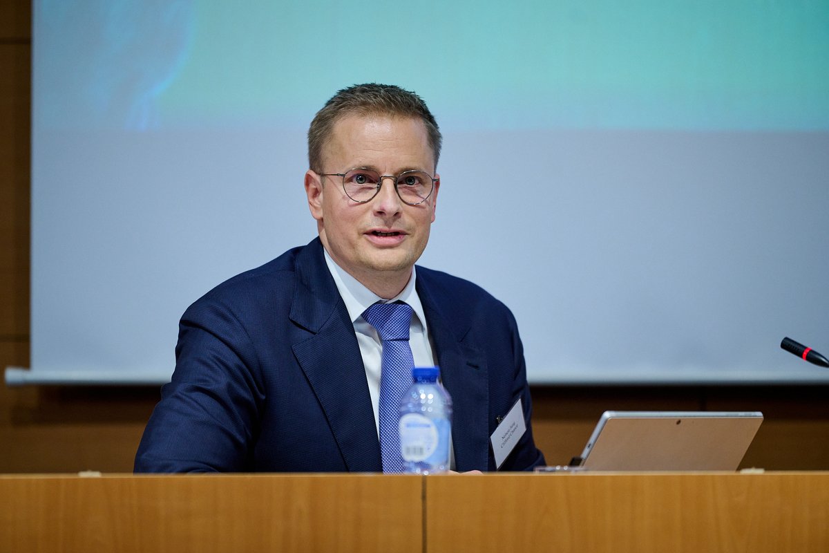Clifford_Chance's tweet photo. 💬 Our Partner Nelson Jung had the honour and pleasure of moderating a panel on the practicalities of the review of digital mergers below notification thresholds at DG COMP's workshop on Digital Mergers.

#Antitrust #DigitalMergers #EUMergerControl #CompetitionLaw https://t.co/Wz4TdJnONs