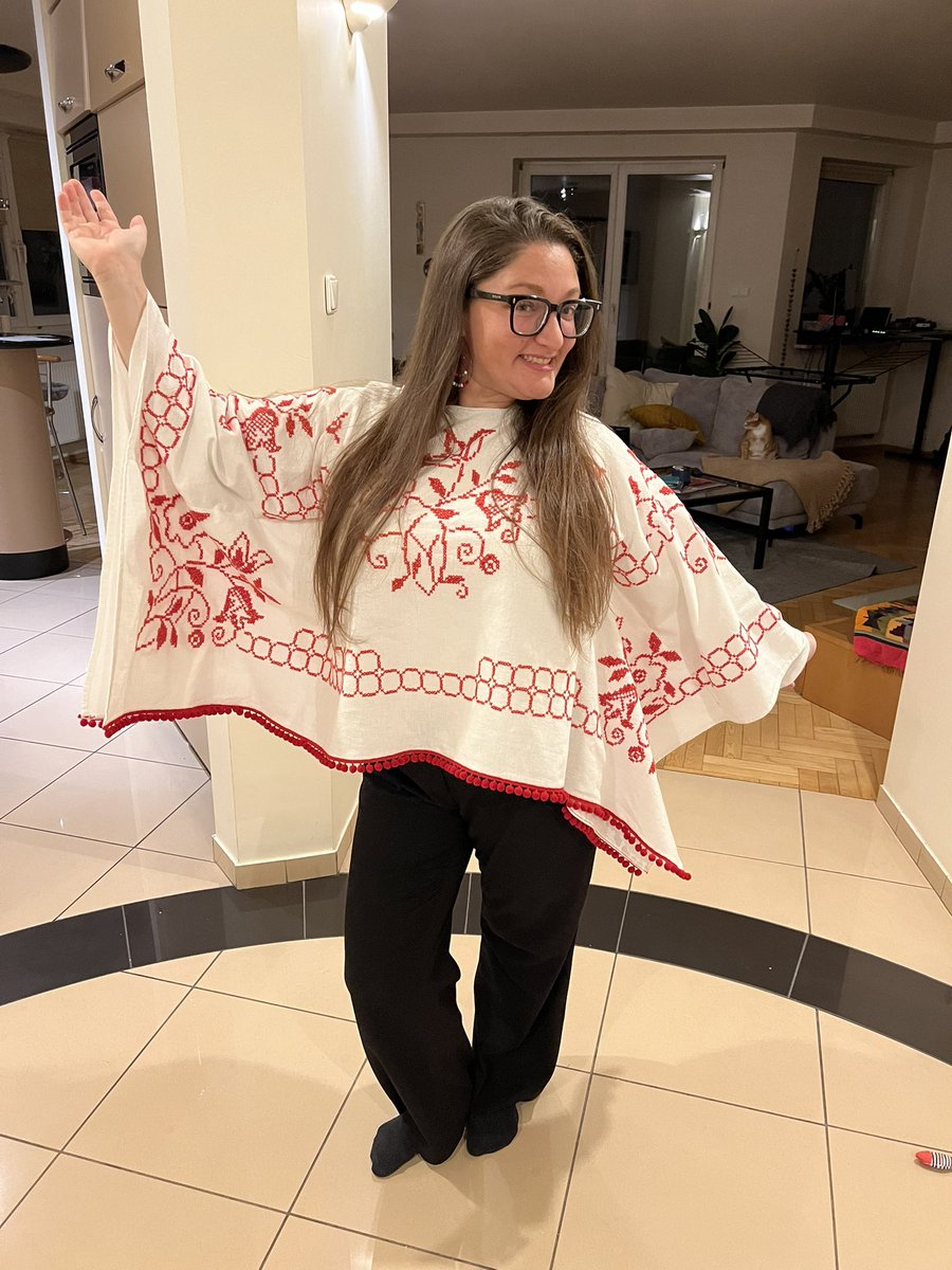 MsReyna2's tweet photo. Day 11 of #12DaysTwitter is all about creativity. Today I’m wearing a tablecloth that I found at a swap meet and turned into a shirt!
#ASWarsaw https://t.co/E4VRP2eYXg