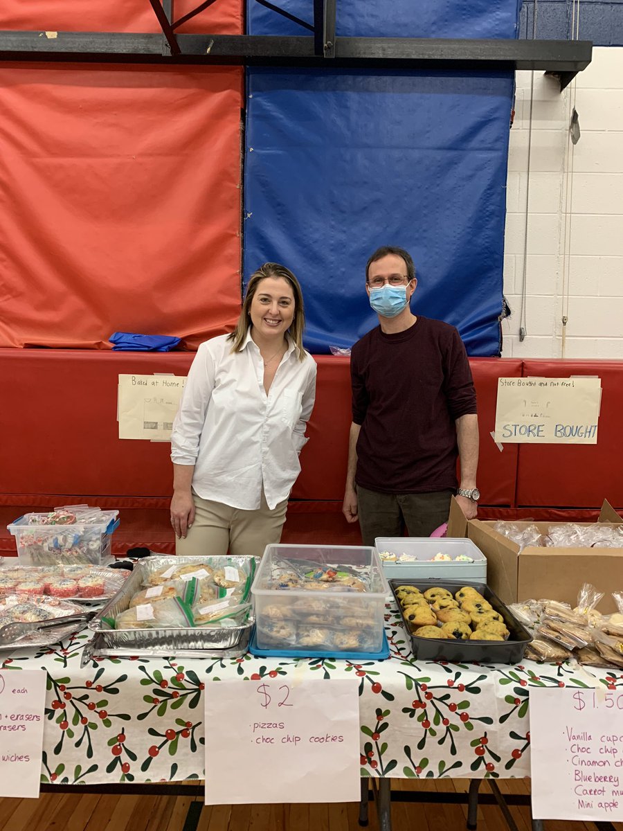 Harrisontdsb's tweet photo. #bakesale @Harrisontdsb today! All proceeds to be donated to @DailyBreadTO #waytogo Grade 3 class! Thank you to the amazing @tdsb #parents for your contribution, organization and support! #grateful https://t.co/d2SJHGS7mD