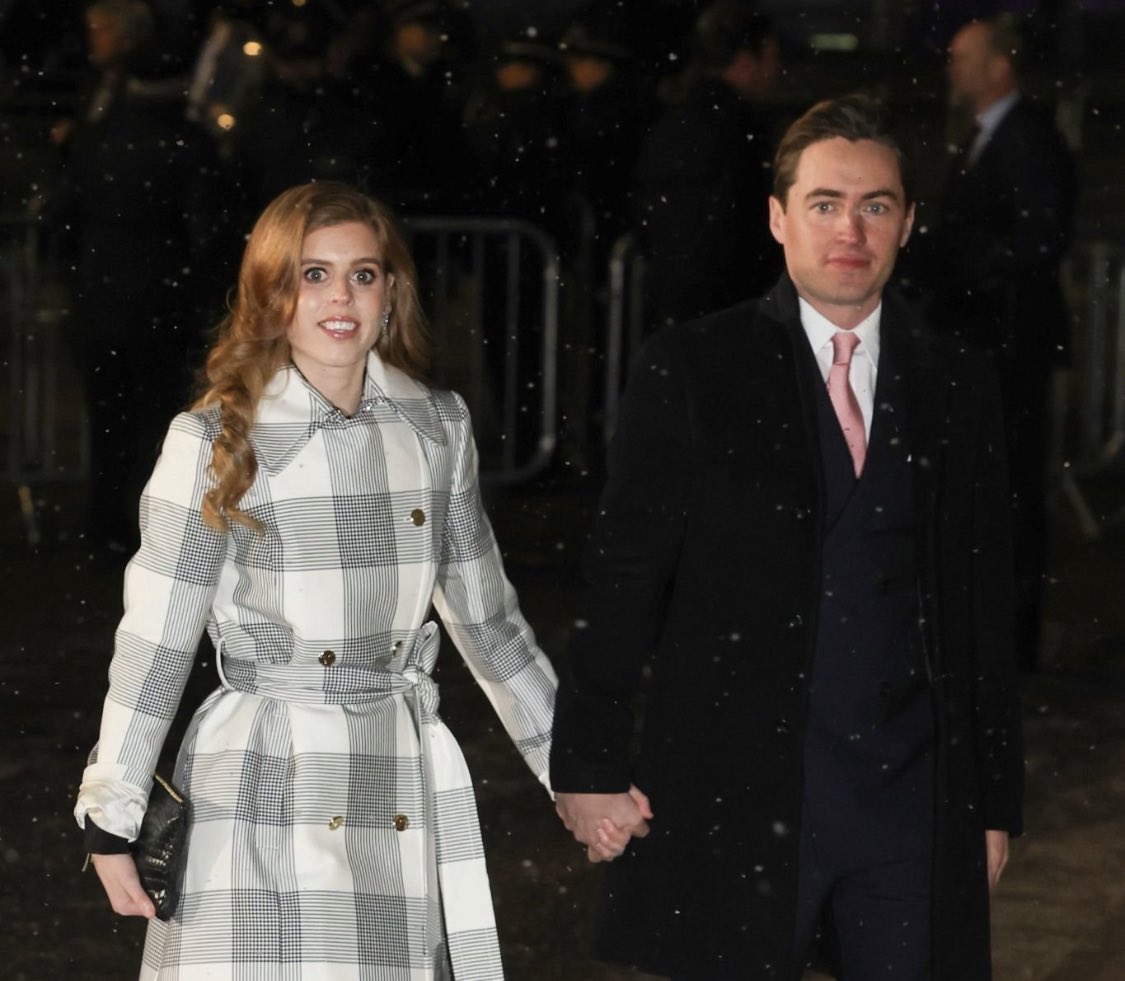 The_QVDS's tweet photo. The Princess of Wales, Princess Beatrice &amp; Mr Edo, Prince &amp; Princess Michael and Princess Eugenie &amp; Mr Jack have arrived at Westminster Abbey. https://t.co/Zs5i2FJIrh