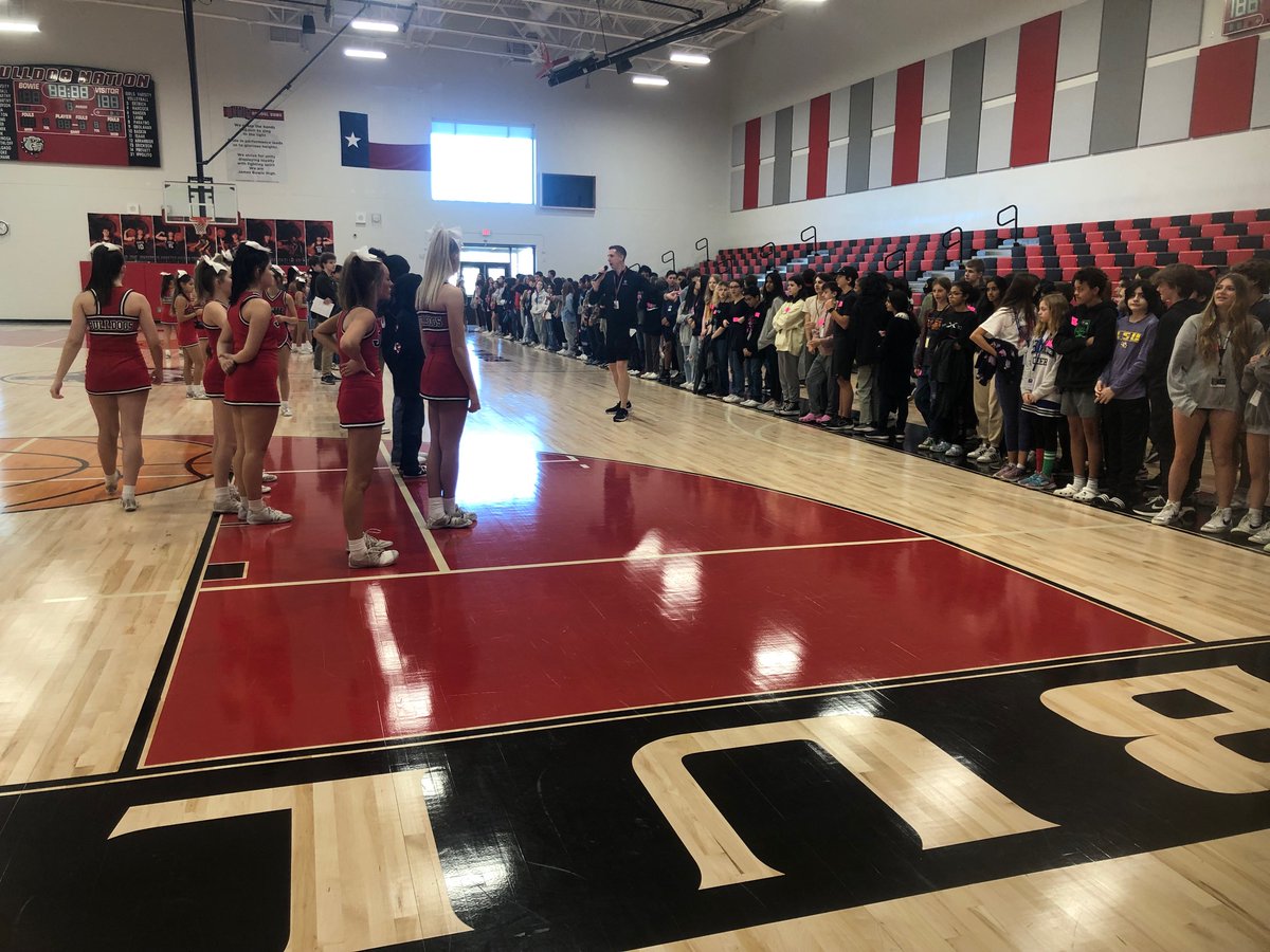robinson_mark_a's tweet photo. Happening Now @AISDBowie: rising freshmen from @Covington_Colts, @LivelyFalcons, @GMSTigers, @KTXHornets, &amp; @BMSBears are on campus for our annual Dawg Show! Campus tours, teambuilding, &amp; a student panel prepare our 8th graders for Bulldog Nation next year. #BowiePride https://t.co/trGNQWmhC6