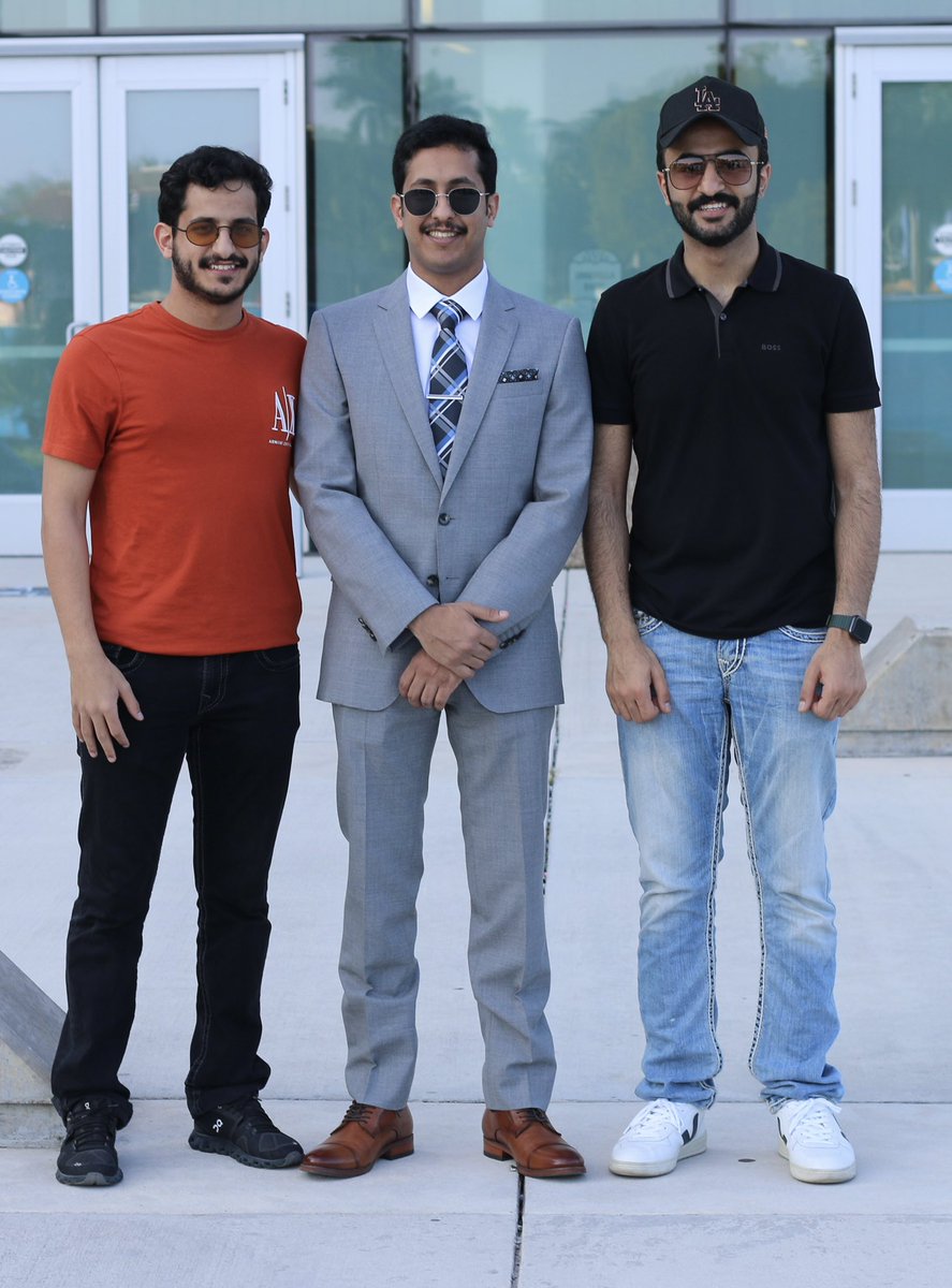 { يَرْفَعِ اللَّهُ الَّذِينَ آمَنُوا مِنكُمْ وَالَّذِينَ أُوتُوا الْعِلْمَ دَرَجَاتٍ }
الحمدلله حمدًا تستديمُ به النعم.