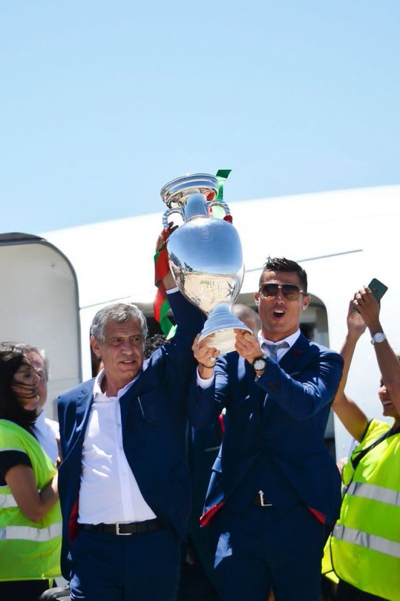 TimelineCR7's tweet photo. Thank you for everything, Fernando Santos. ❤️ https://t.co/GBhQVYy1dT