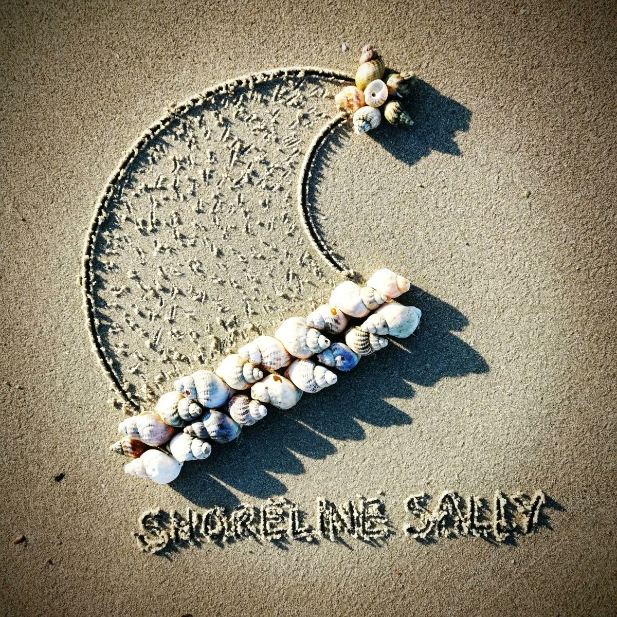 DigiDaughter's tweet photo. OPEN DOOR No. 15
SHORELINE ADVENT CALENDAR
December 15th - #SantaHat 🎅 #AdventCalendar #Dec15 #shells #hat #whelks #sand #feather #christmas #beachart #sandart #handwriting #pebbleart #shellart #SandBanksy #ShorelineSally
#the12daysofbeachmas 💙🌊🌊🌊 https://t.co/iv9TdJm6wq