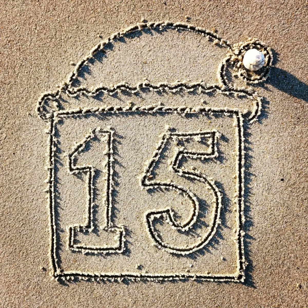 DigiDaughter's tweet photo. OPEN DOOR No. 15
SHORELINE ADVENT CALENDAR
December 15th - #SantaHat 🎅 #AdventCalendar #Dec15 #shells #hat #whelks #sand #feather #christmas #beachart #sandart #handwriting #pebbleart #shellart #SandBanksy #ShorelineSally
#the12daysofbeachmas 💙🌊🌊🌊 https://t.co/iv9TdJm6wq