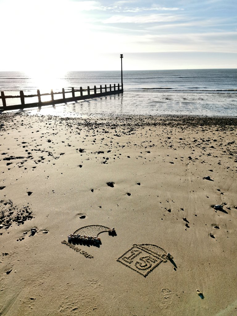 DigiDaughter's tweet photo. OPEN DOOR No. 15
SHORELINE ADVENT CALENDAR
December 15th - #SantaHat 🎅 #AdventCalendar #Dec15 #shells #hat #whelks #sand #feather #christmas #beachart #sandart #handwriting #pebbleart #shellart #SandBanksy #ShorelineSally
#the12daysofbeachmas 💙🌊🌊🌊 https://t.co/iv9TdJm6wq