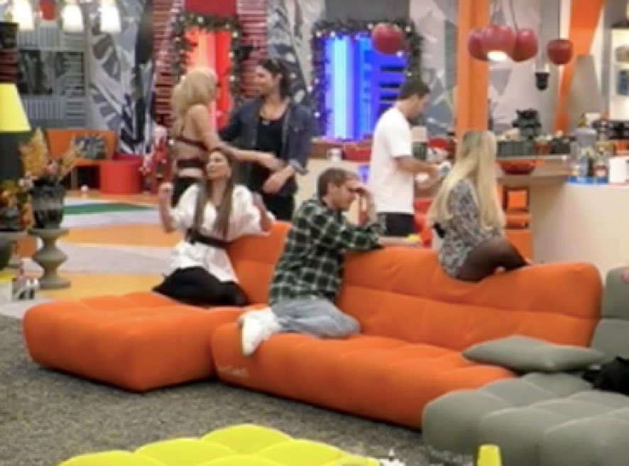 Non Alberto con le mani in faccia durante l’imitazione di Antonella sono cosí tutti cringiati💀💀💀💀
#gfvip