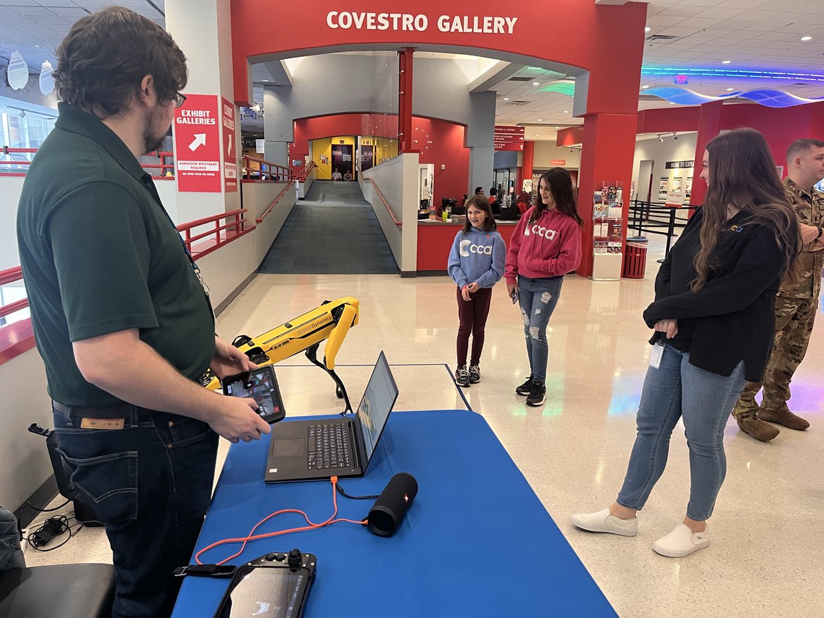 CommCharterAcad's tweet image. #CCAStudents in #TechWorksatCCA&apos;s Explorers Program recently visited the Carnegie Science Center (@carnegiescictr) in Pittsburgh to participate in the @SpaceForceDoD&apos;s kickoff of its month-long #STEM celebration. #HowSchoolShouldWork #CCA20Years
