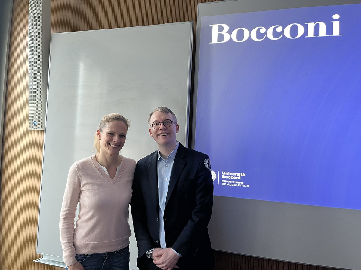 AnnaRohlfing's tweet photo. Great research workshop with Tim Martens @econ_martens today at @goetheuni Frankfurt about #patenttuesdays https://t.co/5rK2dLTqNr
