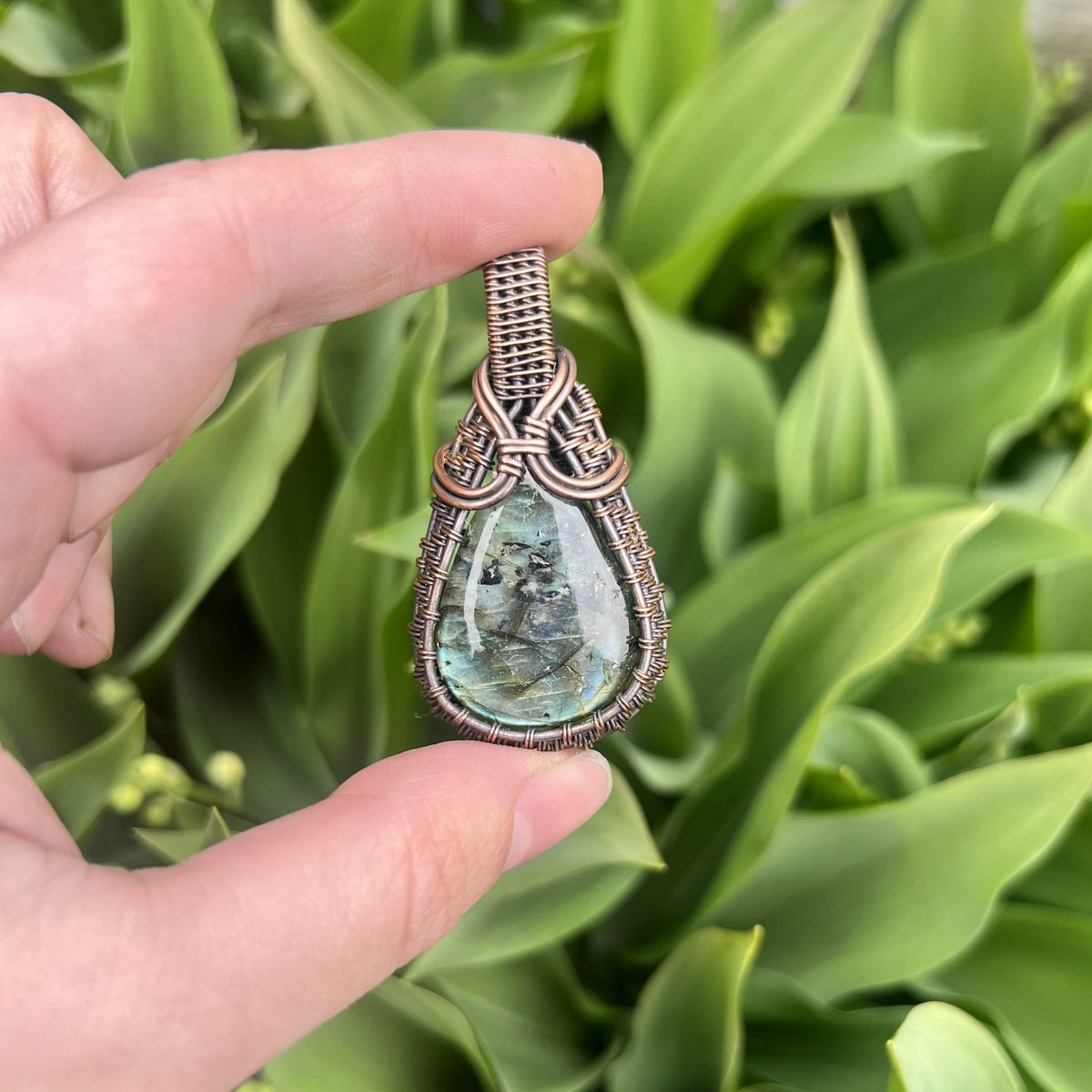 thebeesweavesco's tweet photo. hello hi sorry i've been MIA lately. i've been really focusing on my mental health and well-being in general. I promise more pieces are coming soon 💕 you can still use "holiday" for 30% off and get free shipping on any item in my shop! https://t.co/jr9u6VWpvF