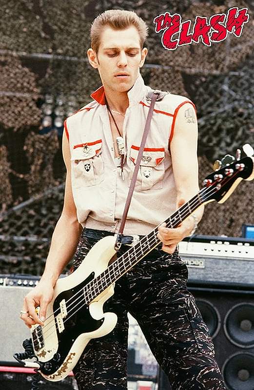 Happy birthday PAUL SIMONON!
(December 15, 1955) 