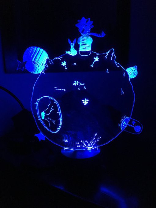 juepucha's tweet photo. Buenos días amiguis de esta red, tenemos 10 lámparas de noche personalizadas con descuento.

Antes: 120+envío 
Ahora: 100+envío

Pueden escoger entre
1) Dinosaurios
2) Carta Natal
3) Principito

¡Felices fiestas! https://t.co/imEMtpZCGp