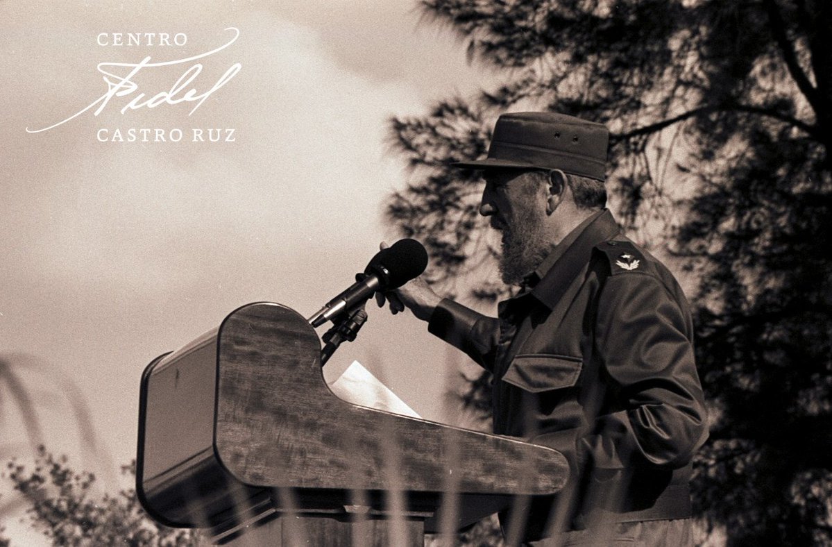 centrofidel's tweet photo. #Fidel:"Contra los hombres que realizan esta tarea y están en la primera línea de la lucha revolucionaria, se ensañan los enemigos. El enemigo más odia a quien más lo combate (...), quienes ve como representantes del espíritu siempre alerta y combativo de la #Revolución". https://t.co/73zBz89HZ2