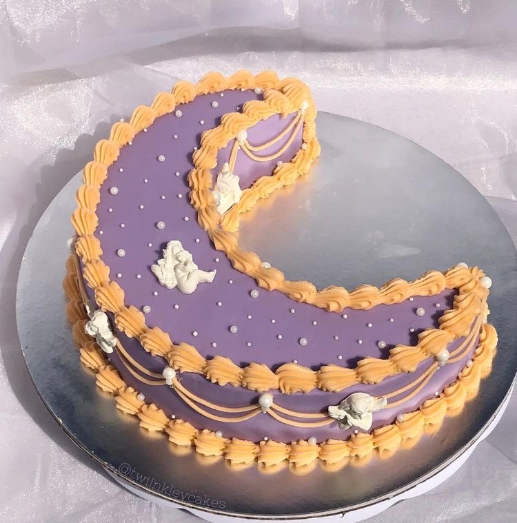 300moods's tweet photo. crescent moon cakes https://t.co/APzOwEmXMo