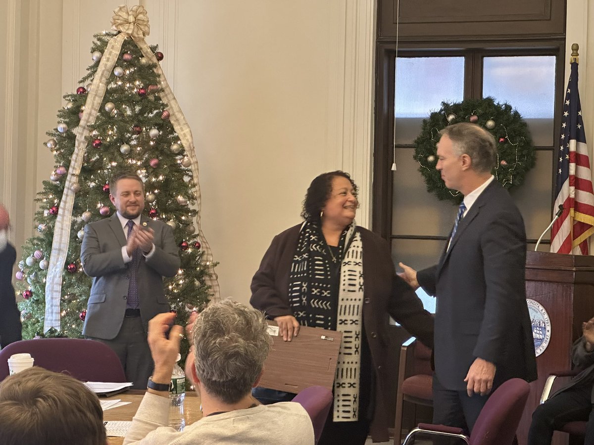 JonMitchellNB's tweet photo. It was my privilege today to bestow the Sister Rose Award on Darlene Spencer. The award honors exceptional service to those experiencing homelessness in our city, a distinction Darlene richly deserves for her many years of tireless work for those in dire need. https://t.co/0mVu0fnrH4