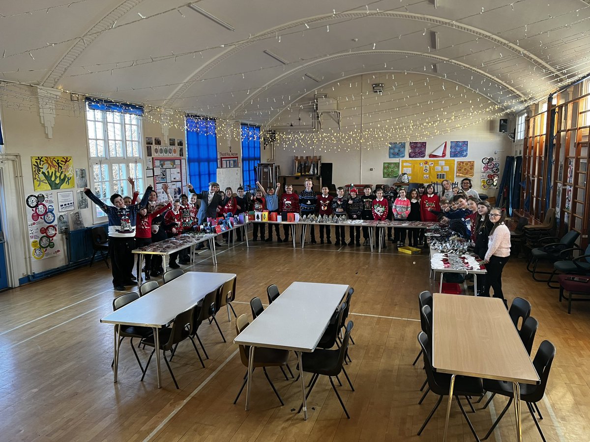 Y5Spire's tweet photo. Our market stall creations! A big well done to Year 5!🎄 @Spirejunior @DaveShawHT #victorianchristmasmarket #endoftopic https://t.co/kDg5u9EKxP