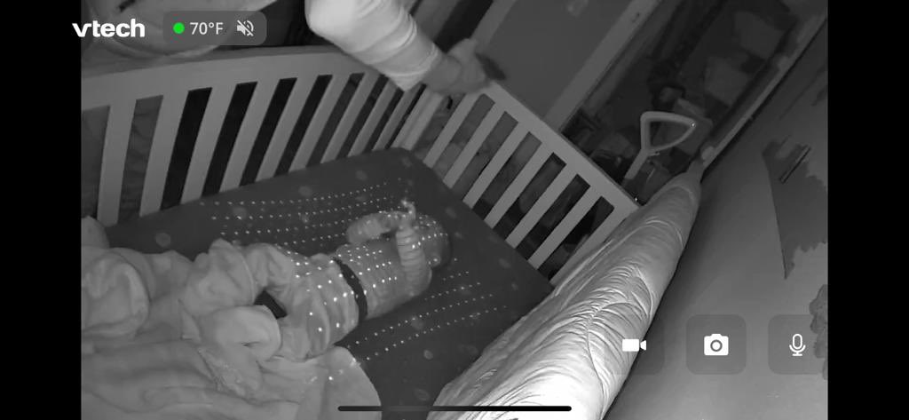 AgriPV10's tweet photo. Le estaba tomando unas fotos a #BabyLogan y Meg se dio cuenta que en el monitor aparecen los puntos de nube (cloud points) de la cámara! Qué chingón! Así es más o menos como funcionan los software de #fotogrametería y el principio del #lidar https://t.co/UUO0XMXBLJ
