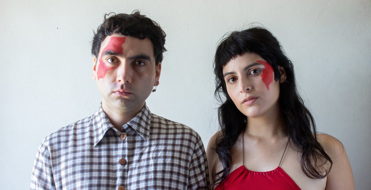 'El Encanto Del Fuego', el nuevo álbum de <a href="/paracas666/">Paracaidistas666</a> trae 11 sencillos punzantes que no guardan ningún secreto sobre la melancolía, la despedida y la incertidumbre. ¡Dale play aquí! bit.ly/3PIdcbv 🔥