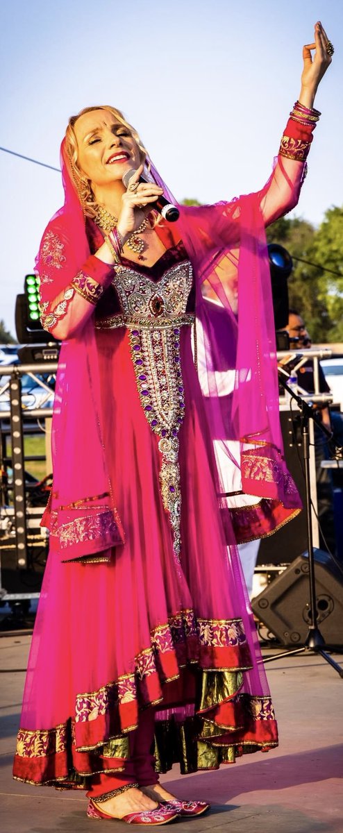 anitalerche's tweet photo. What I love to do is uniting people across borders, cultures and religions through my music - and spread more love and happiness ♥️🎤💃🎶✨

@UKBhangraAwards 2022 #BestInternationalArtist #AnitaLerche #Nominee ⭐️ https://t.co/Ki6t6VrOKX 🌟 Thanks for your support 🙏🏻♥️ https://t.co/ld1KZOMTCd