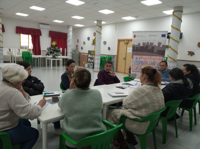 PactosM's tweet photo. Última reunión del año del  Grupo de Acción Local (GAL) del proyecto "Súmate a tu barrio" de Cartagena.  Se han presentado los avances de las comisiones de trabajo y se han visto posibilidades para continuar con acciones iniciadas con este proyecto. #FSE #CARM https://t.co/JppA6ij6z9