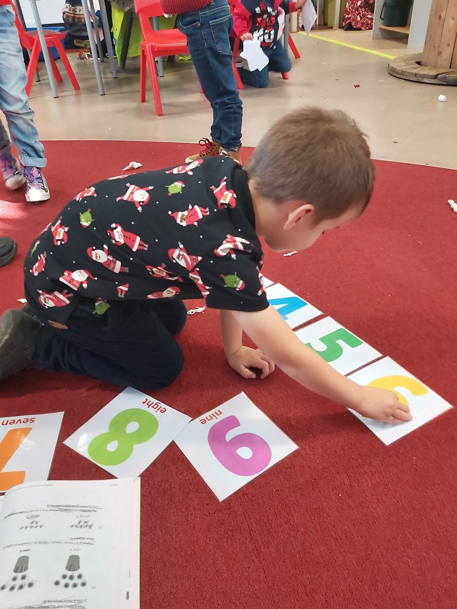 ysgolyddraig's tweet photo. #YYDOgwr #MathsNoProblem #orderingnumbers #teamworkmakesthedreamwork https://t.co/3G8cXDSMBq