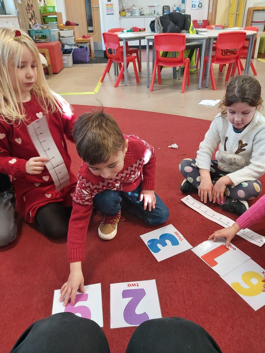 ysgolyddraig's tweet photo. #YYDOgwr #MathsNoProblem #orderingnumbers #teamworkmakesthedreamwork https://t.co/3G8cXDSMBq