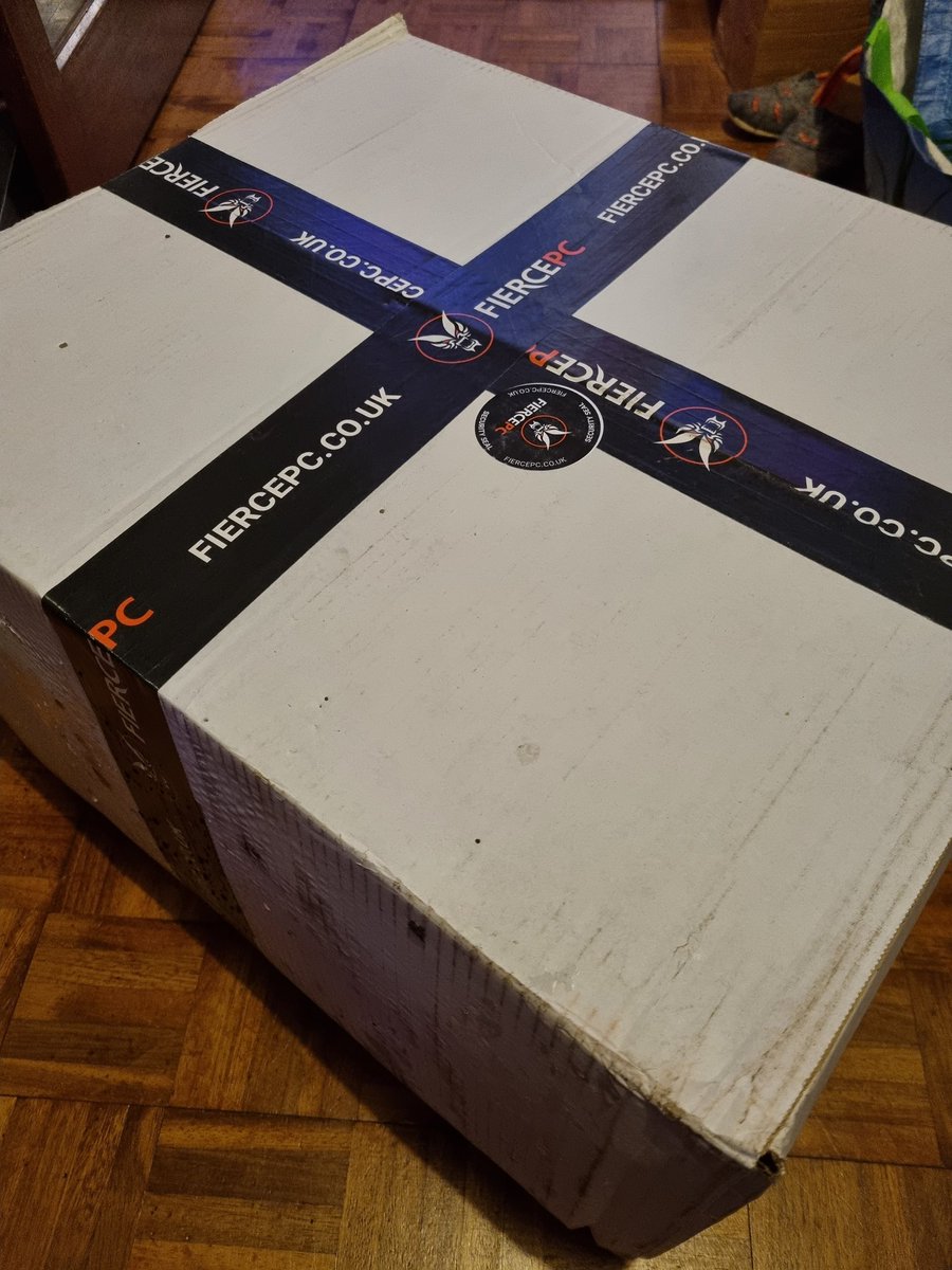Oooooh big box arrived!
My giveaway prize from <a href="/FiercePC/">Fierce PC</a> 
Will be opening live at 7pm tonight on twitch! 
Twitch.tv/kat81_