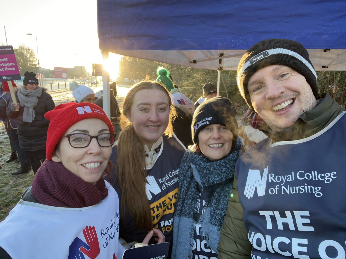 Connecting with some colleagues from ICU whilst protesting about the abhorrent way Nurses have been treated over the last 10yrs

Thank you to <a href="/patcullen9/">Pat Cullen MP</a> and the <a href="/theRCN/">The RCN</a> for being a steadfast, reasonable voice for Nursing.
