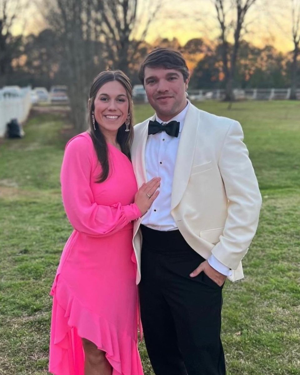 GWDArts's tweet photo. Happy birthday @rrsanders8 !! You were the BEST Christmas present!! Can’t wait to celebrate you tonight!! 🥳😘❤️ https://t.co/3S1KRJs3dS