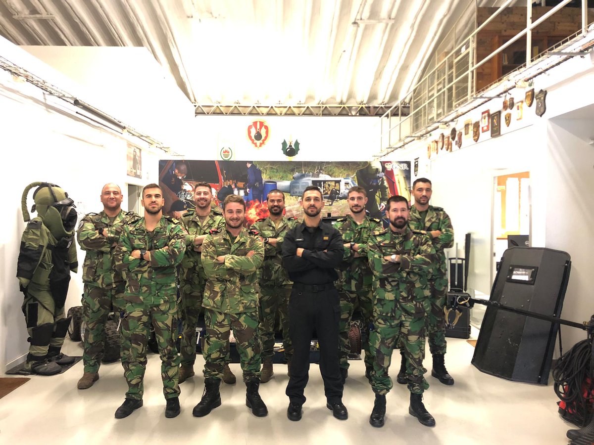 No dia 12 de dezembro, a Guarda Nacional Republicana (GNR) recebeu a visita de formandos dos Cursos de Especialização de Oficiais em Mergulhador-Sapador, de Formação de Sargentos Mergulhadores