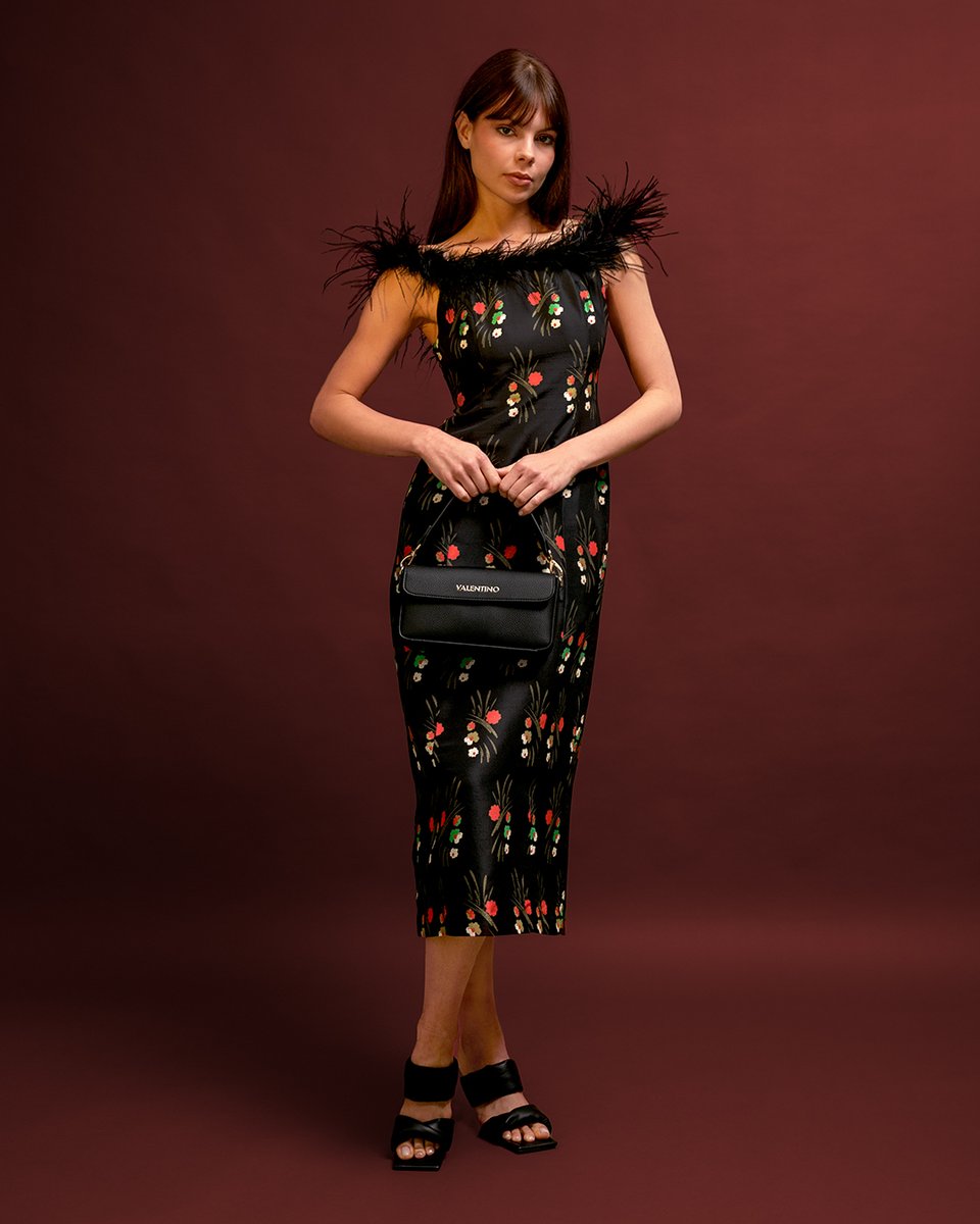 JulesBOnline's tweet photo. Shine bright over the festive season with standout dresses and accessories โจ #JulesBStyle #partywear #christmaspartyoutfit #sparkleseason #dressup #partystyling #partydress https://t.co/nAetW59yyK