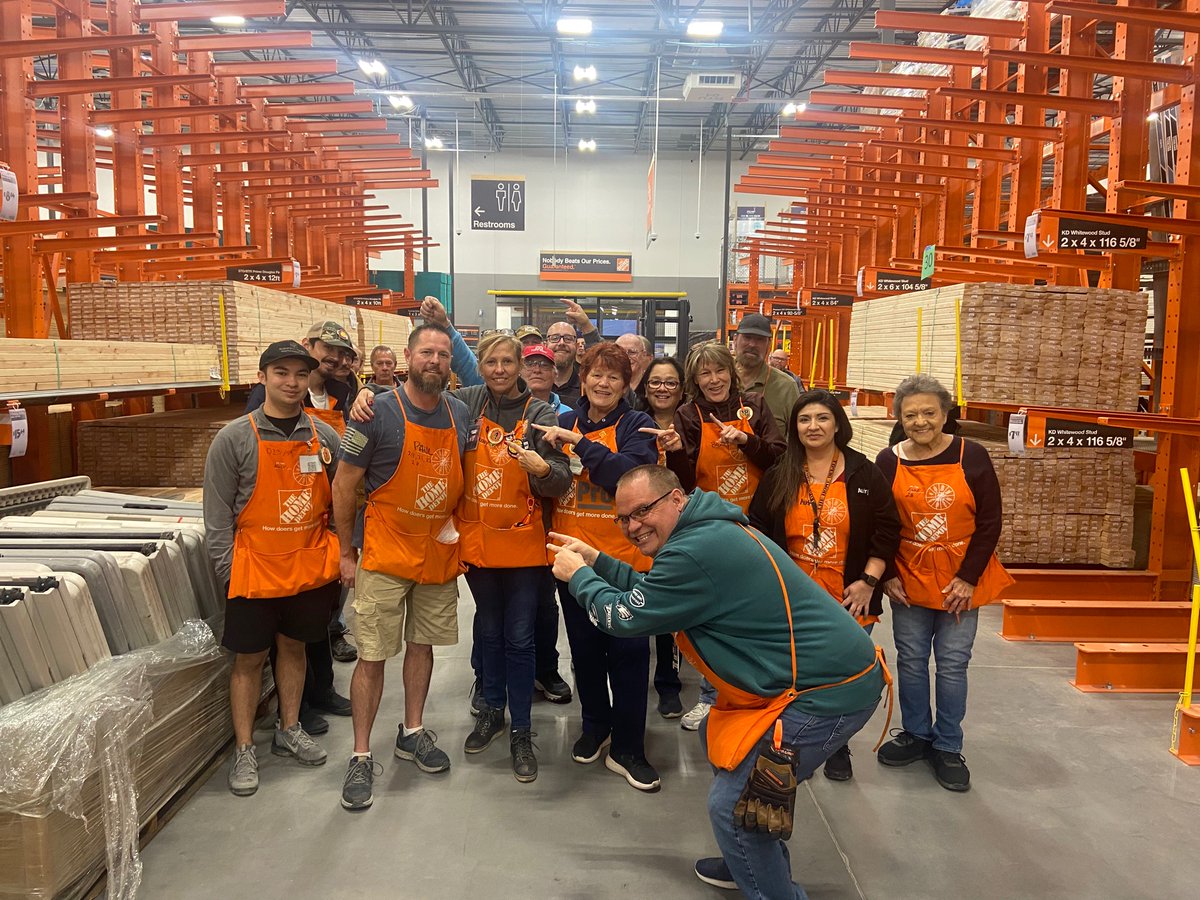 Recognizing Paul (D24) with a Homer Badge today at our morning meeting.  We appreciate all that you do Paul!! #Team419 #TeamPlayer <a href="/GPsharkz/">george page</a> @monikav2015 @SASM0417 <a href="/oliveoil818/">Kerry</a> <a href="/JasminSTHD/">Jasmin Santos</a> <a href="/ianshelton/">Ian Shelton</a> <a href="/D66Celest/">Sheldon Celestine 🇹🇹🇺🇸</a> <a href="/cat_thanner/">Cathy Thanner</a>