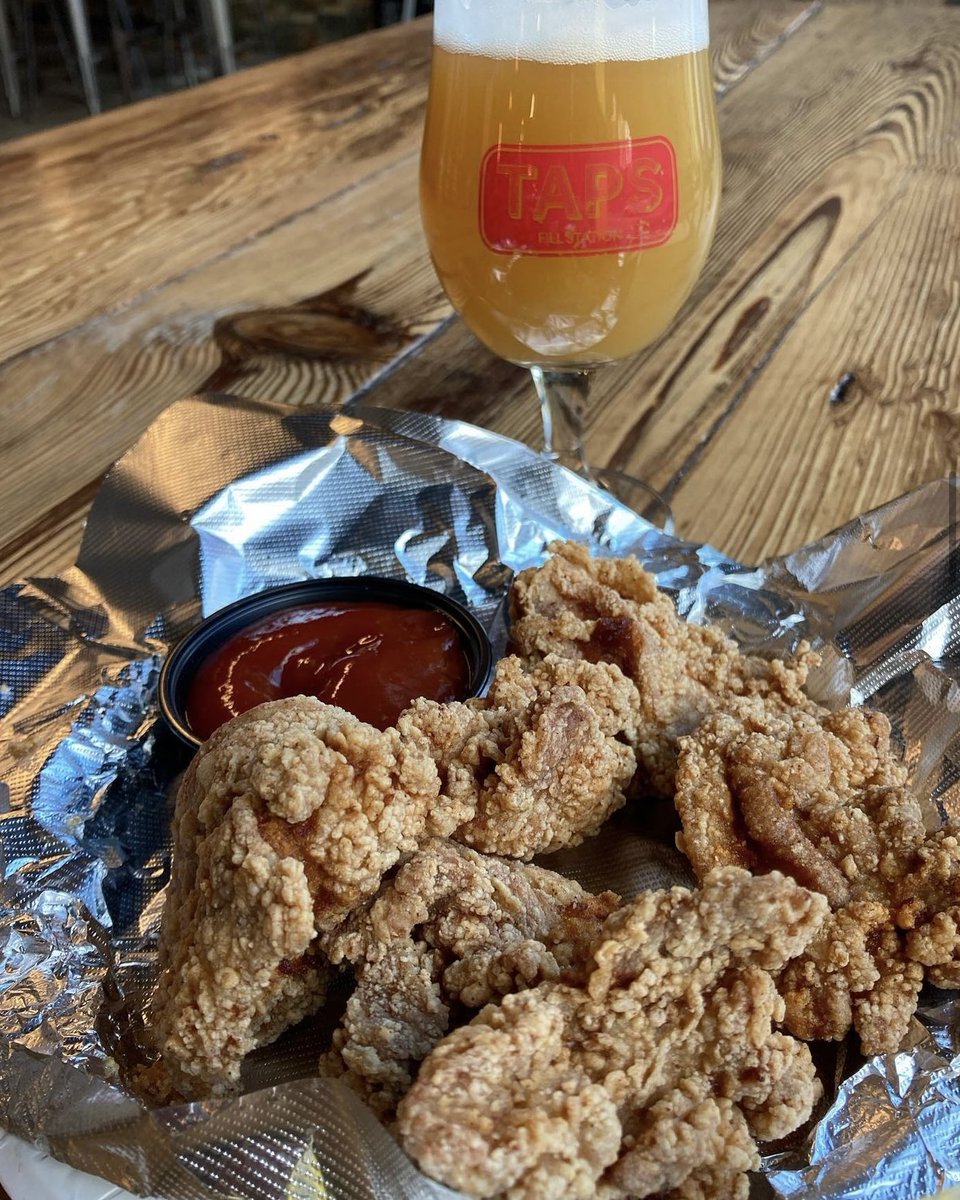 An ice cold beer AND crispy wings? Count us in! 😍🍻

Food By: Taps Fill Station and Mr. Nice Pie Baltimore