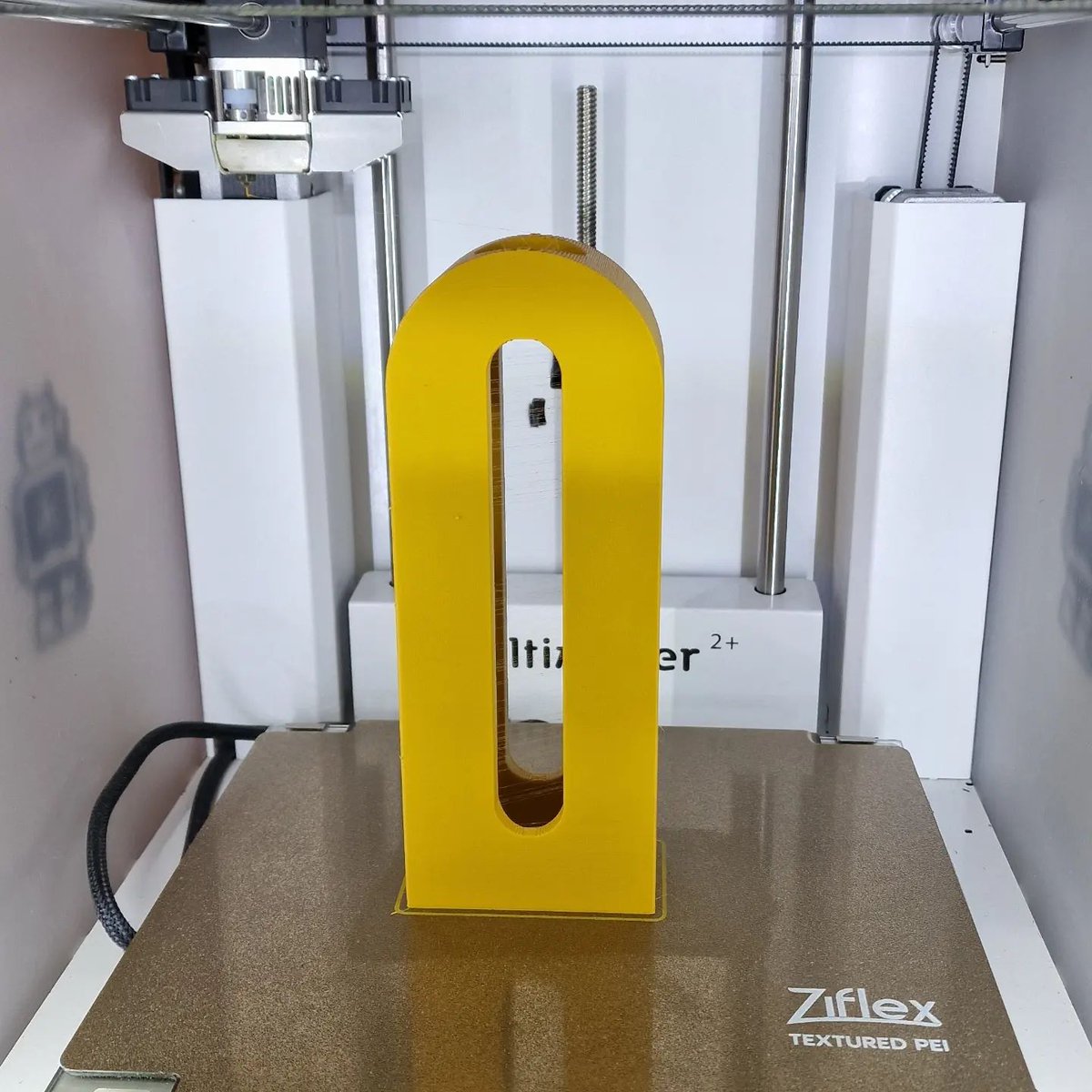 Zimple3D's tweet photo. Repost from @Slimprint 
🖨️ 3D Printer : @ultimaker
🧵 Filament :  rPLA ochre by @reflowfilament.
🛏️ Build plate: @zimple3d #Ziflex
#zimple #3Dprinting #3dprinted #vase #vasestand #flowervase #vasedesign #interiordesign #fusion360 #homedecor #ochre #rpla https://t.co/kQTddGSQpK