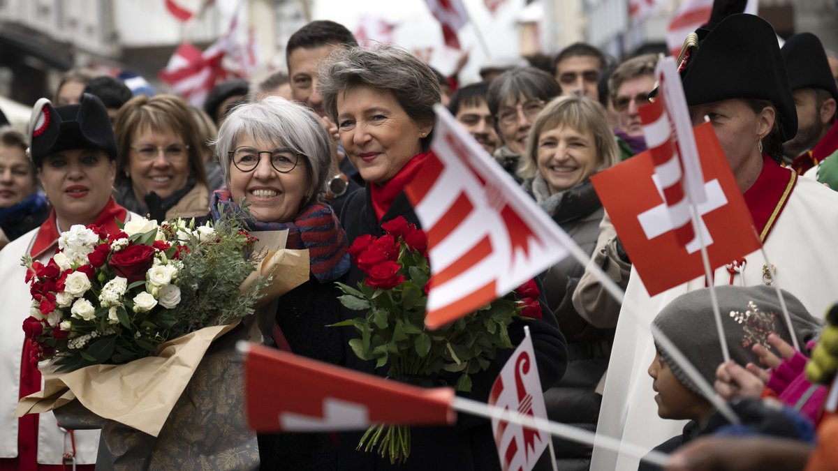 Vive notre conseillère fédérale jurassienne ! 🥳 Viva la nostra consigliera federale giurassiana! 🥳 Es lebe unsere jurassische Bundesrätin! 🥳 @elisabeth_baume ➡️ Rede/Discours/Discorso: uvek.admin.ch/uvek/fr/home/d…