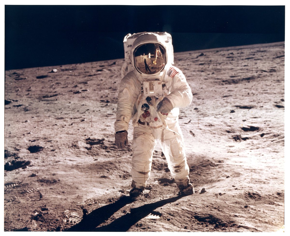 Come to discover in our gallery and also on our site, this original print of the first step of the Man on the Moon. 

gadcollection.com/fr/nasa/426-ap…

#artgallery #originalprint #artcurator #artcollectors #astronaut #flashphotography #astronomicalobject #space #landscape #mindblowing