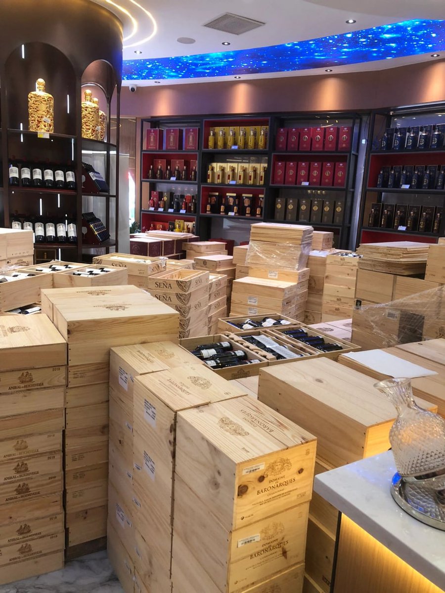 SpaskEpy's tweet photo. A busy day #wine https://t.co/d2lsAwNO6A