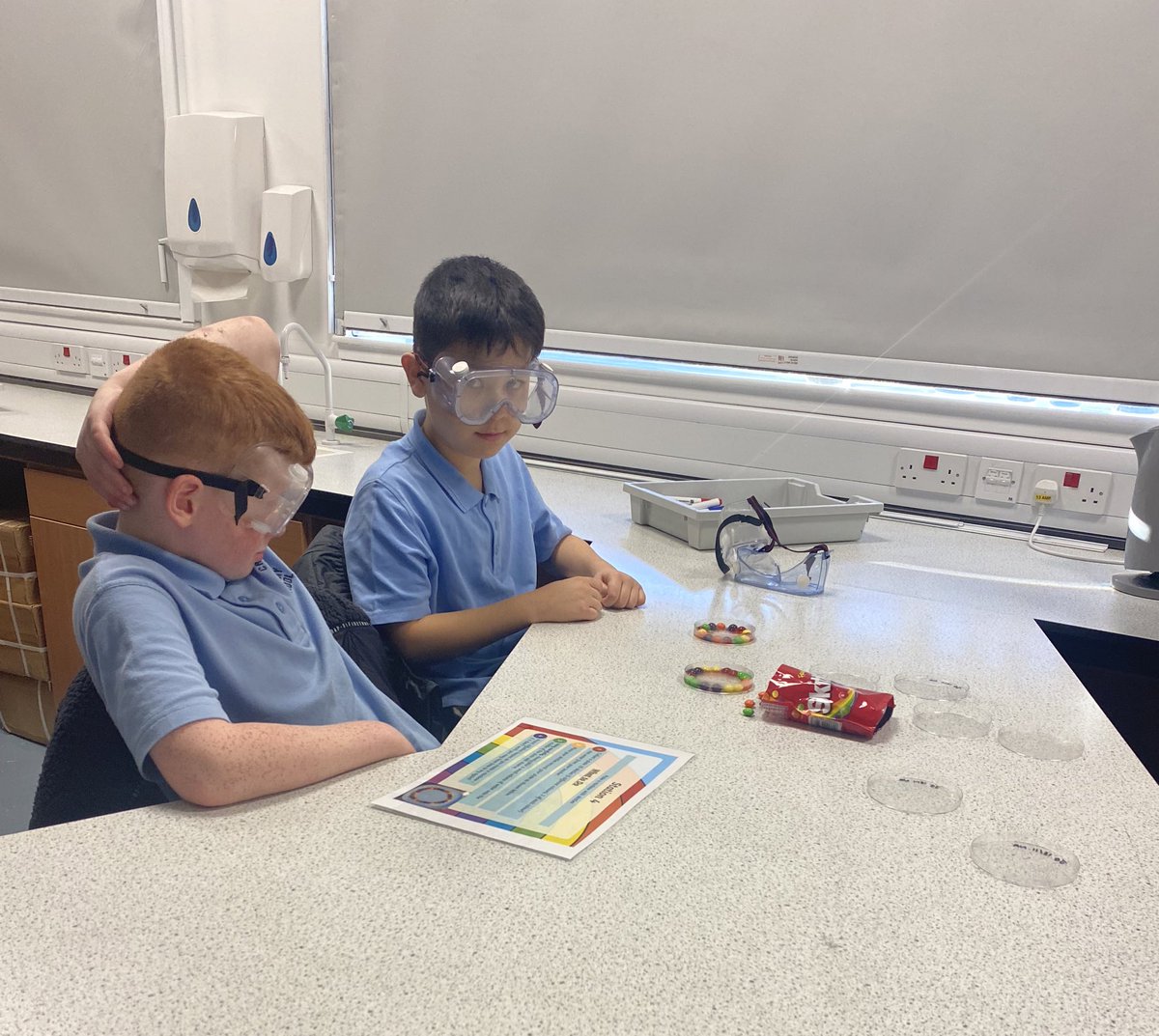 Another wonderful P7 rainbow science session with <a href="/CraigheadPS/">Craighead Primary</a> as part of our P7 #transition programme <a href="/KirkintillochHS/">KHS</a> We were so impressed with your scientific skills and can’t wait to see you again! Big thanks to our #YoungSTEMLeader crew @KirkyChemistry <a href="/khs_stem/">KHS-STEM</a> #STEM